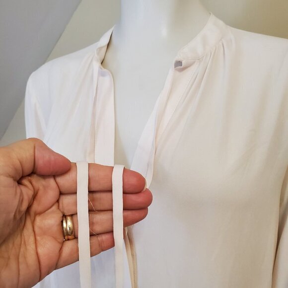 ASTR Ivory Office Blouse Secretary Tie V neck Button Front womens size XS - Picture 2 of 9